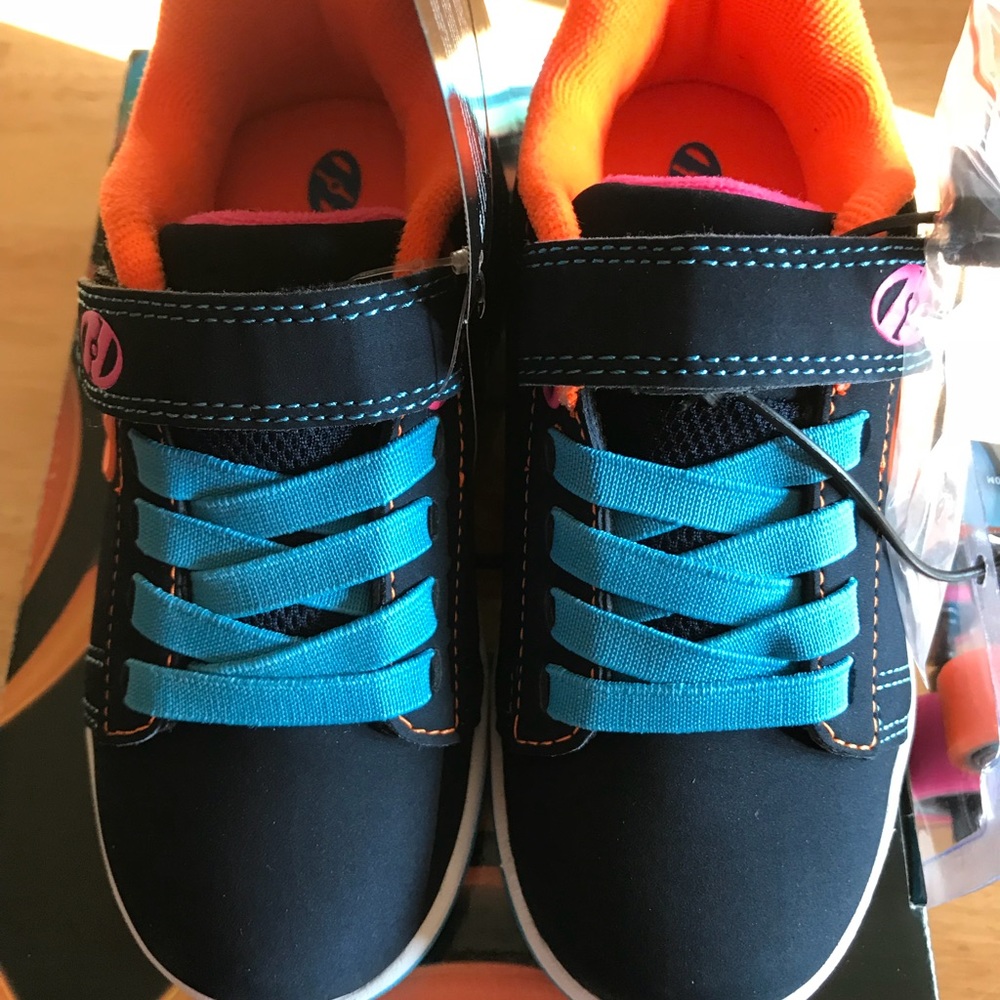 Heelys Authentic Wheeled Shoe 12 Y - Picture 2 of 8